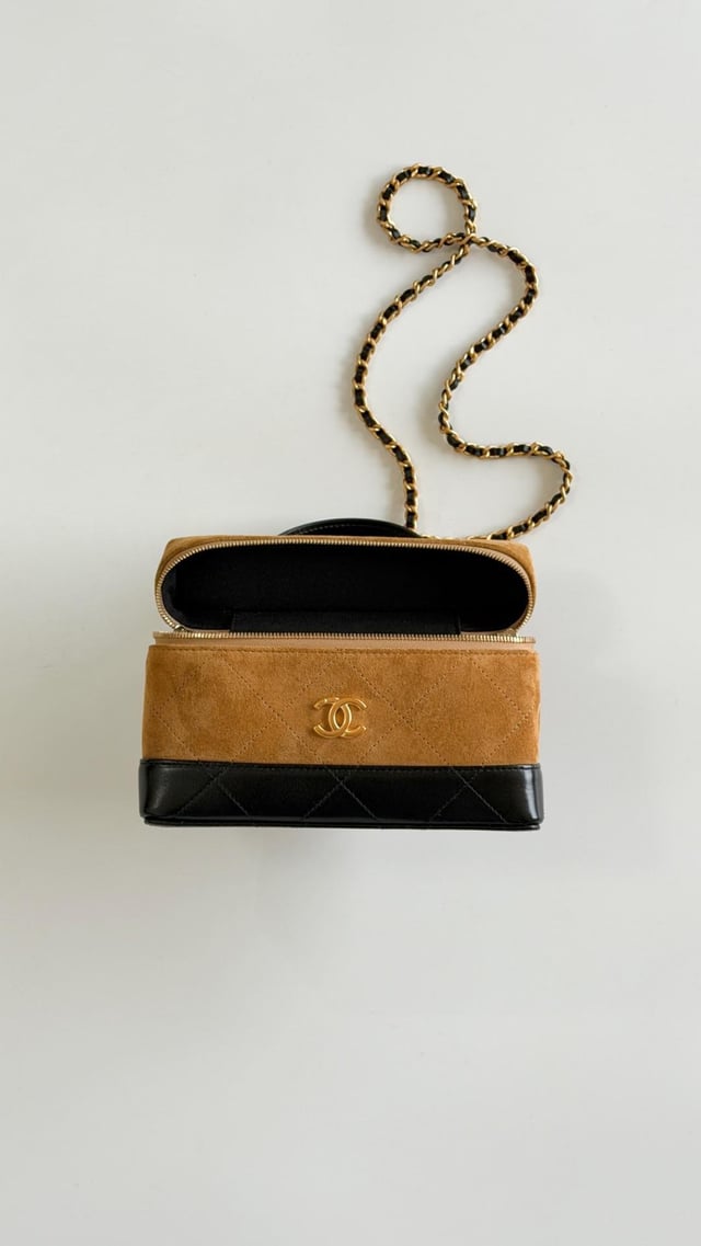 CLASSIC VANITY WITH CHAIN