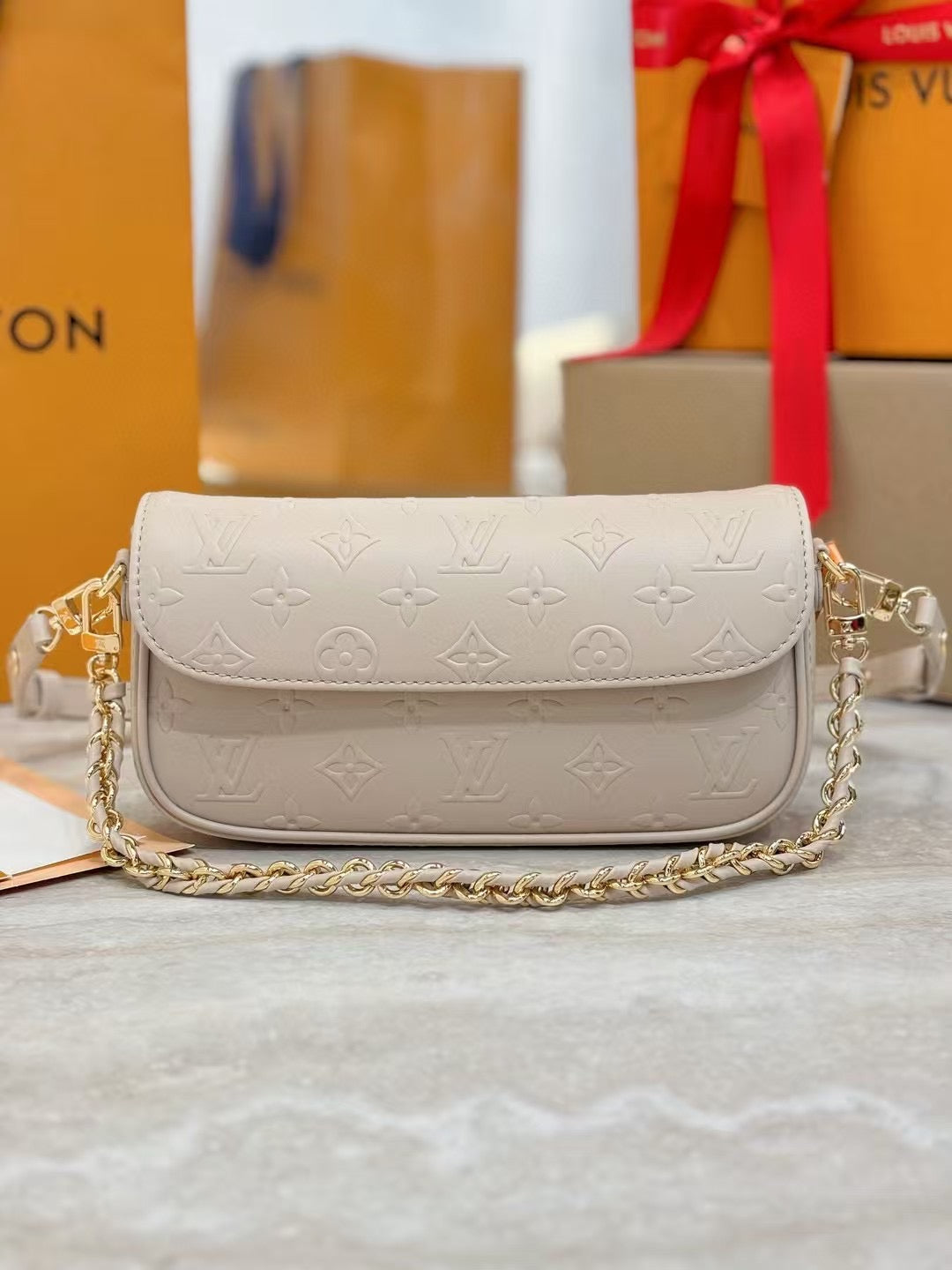 Soft Curve Mini Chain Detail Shoulder Bag