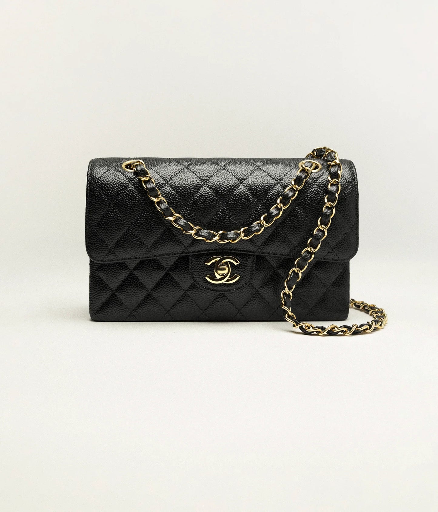 Chanel Caviar Leather black gold Small 25 cm 01