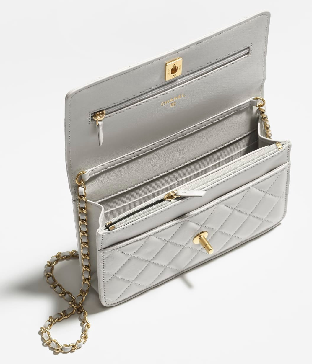 Wallet with chain