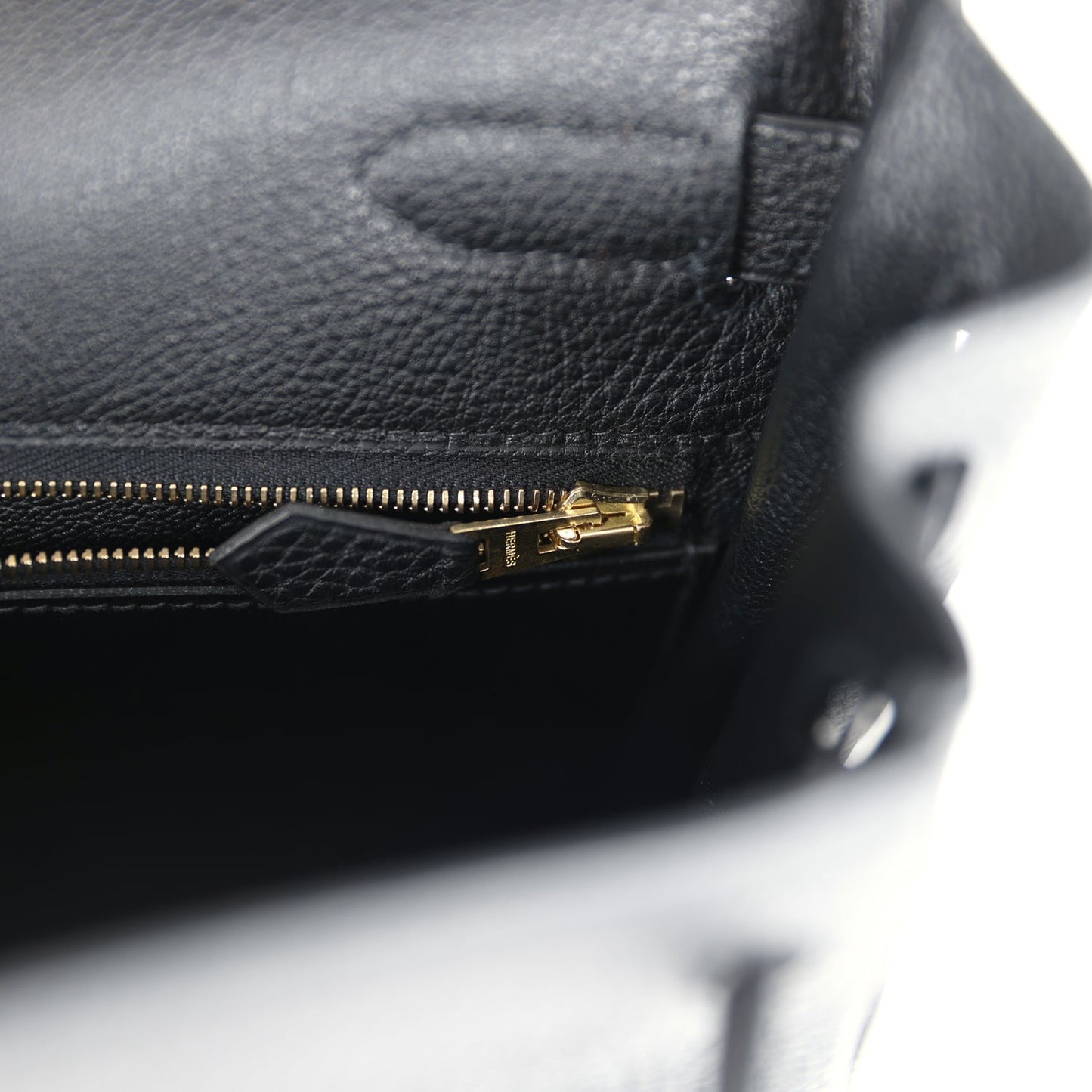Vintage Kelly Retourne 32 Black Fjord Gold Hardware