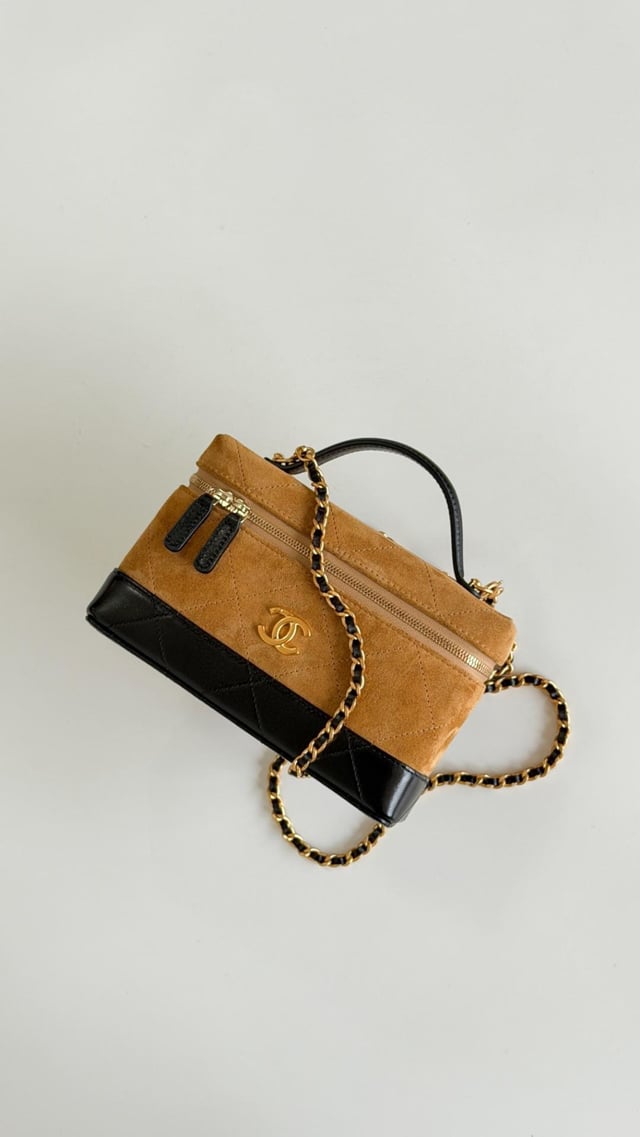 CLASSIC VANITY WITH CHAIN