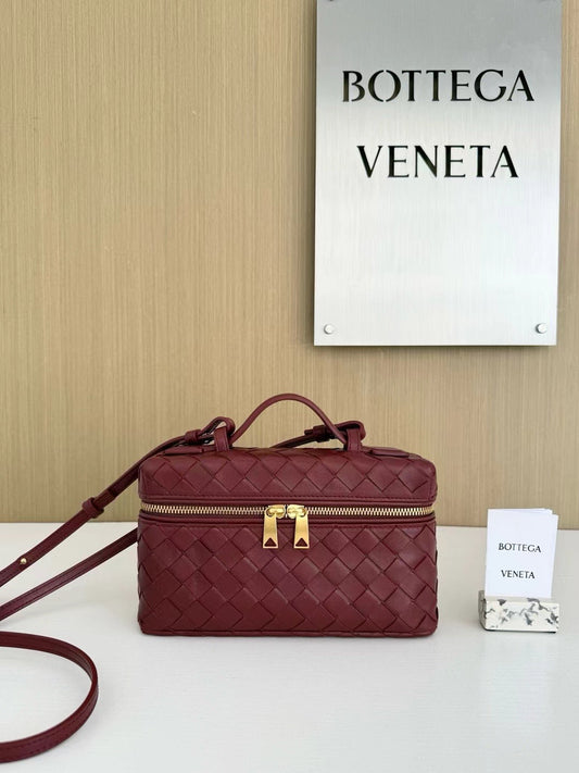 Elegant Woven Leather Box Bag with Top Handle