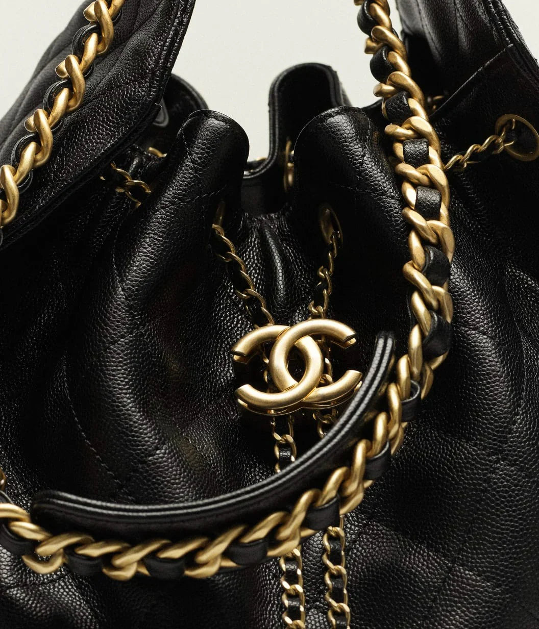 LONG VANITY WITH CHAIN