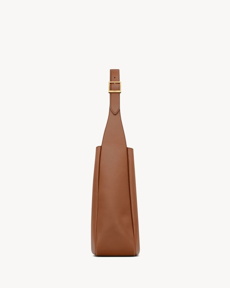 Saint Laurent Le 5 À 7 supple Large In Grained Leather